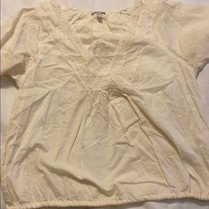 Short sleeve cream top